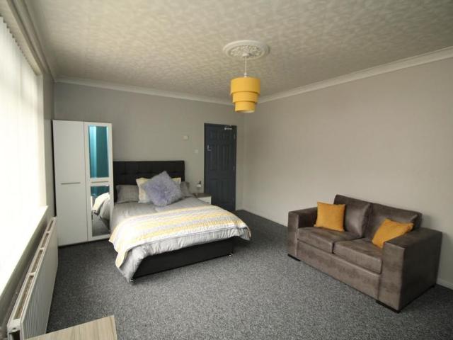 Room for rent in Berkeley, Dragonby
