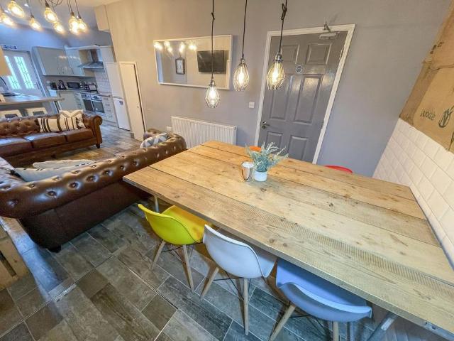 Room for rent in Fairfield, Calderstones