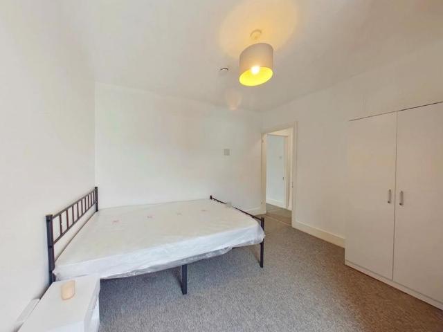 Room for rent in Clayhall, Middlecroft