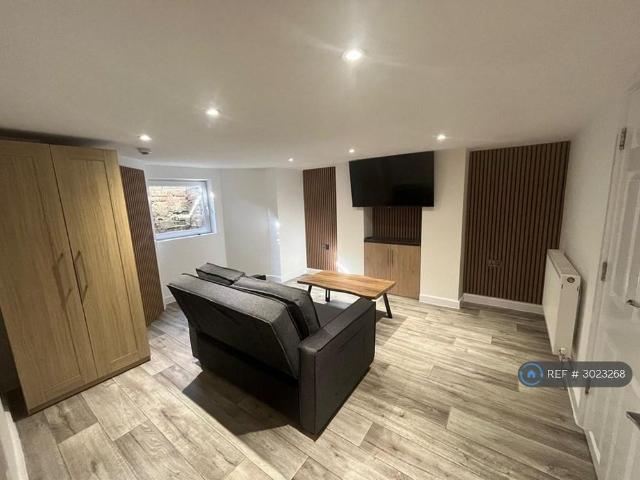 Room for rent in Alstone, Golden Valley