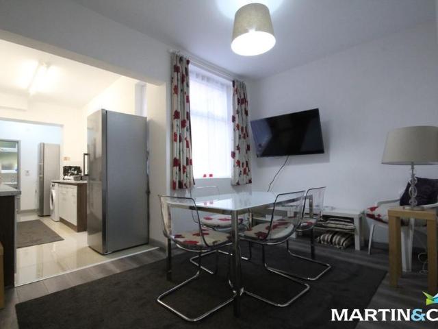 Room for rent in Pembridge