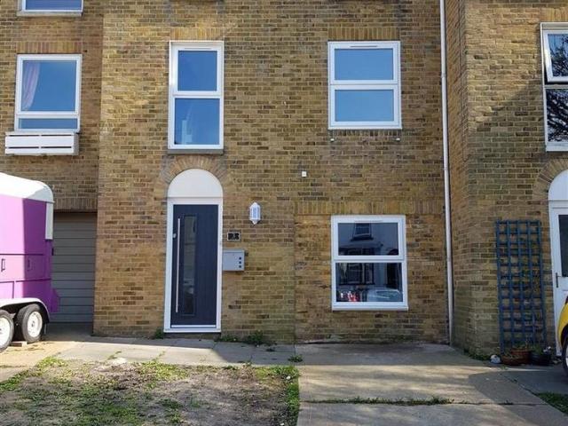 Room for rent in East Cliff, Acol