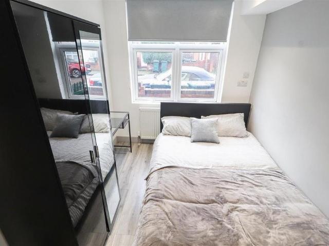 Room for rent in Ball Hill, West Midlands