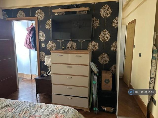 Room for rent in London Borough of Ealing, Hanwell