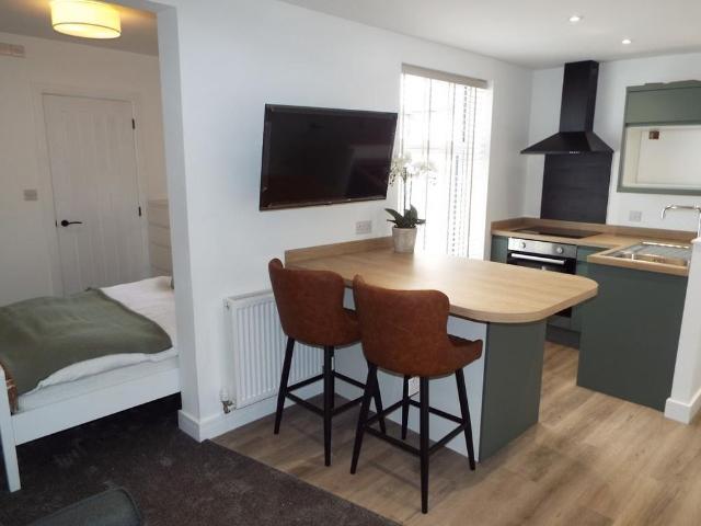 Room for rent in Berry Hill, Potters Corner