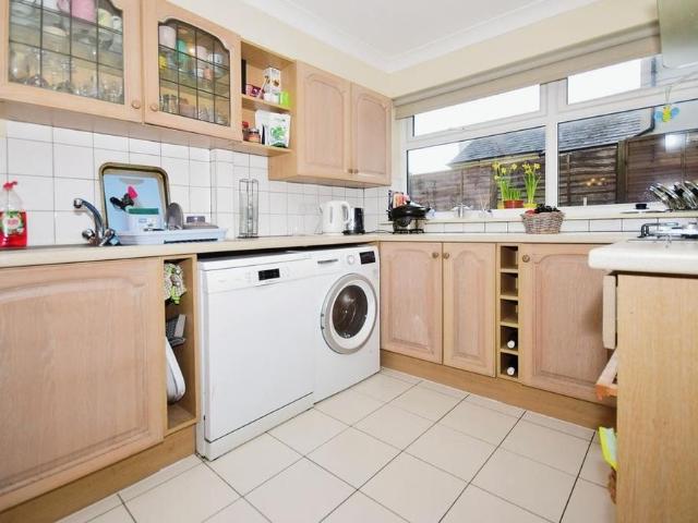 Room for rent in Chichester, Littlecote