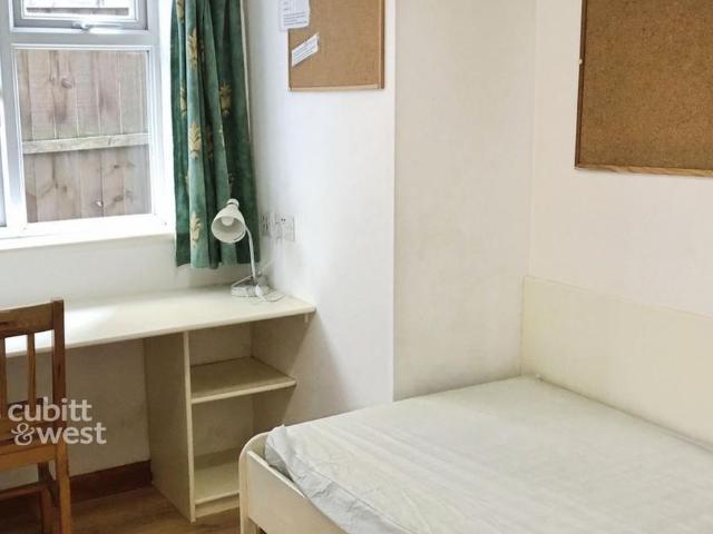 Room for rent in Chichester, Littlecote