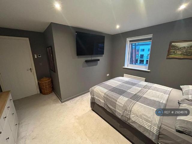 Room for rent in Maidenhall, Key Street