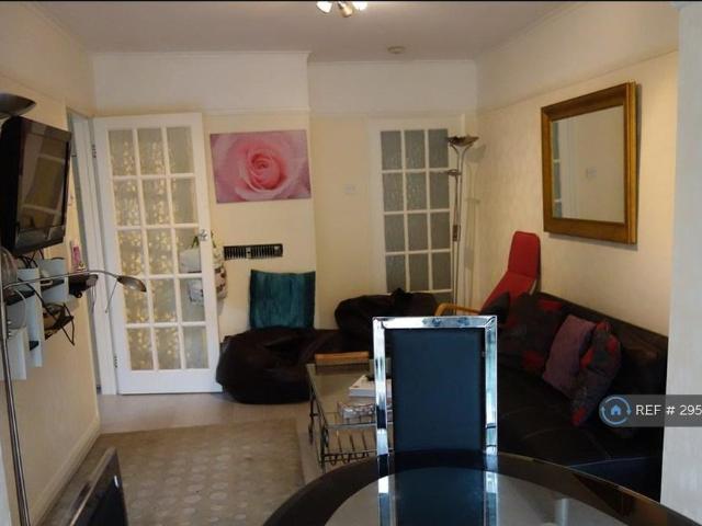 Room for rent in Ripley Springs, Row Town