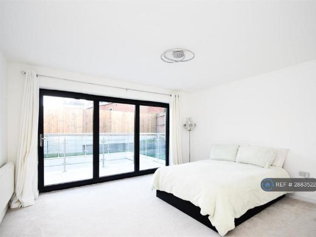 Room for rent in Goldthorn Park, West Midlands