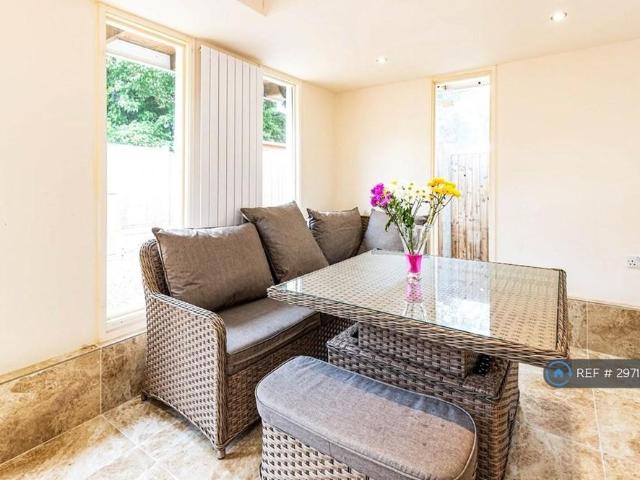 Room for rent in Dee Park, Reading