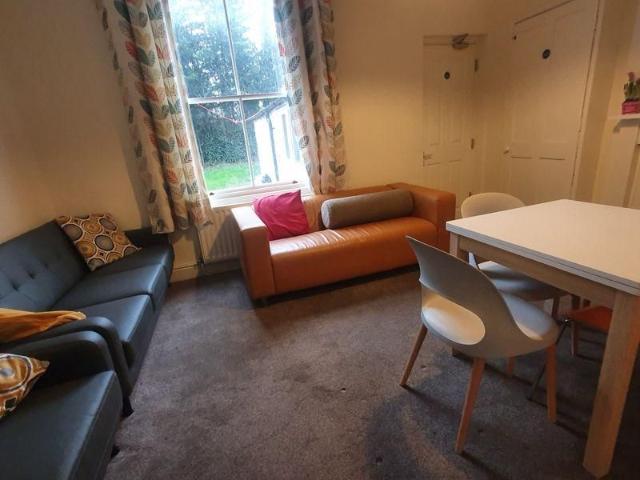 Room for rent in St John's, Worcestershire