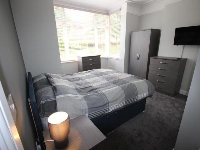 Room for rent in Horninglow and Eton, Beamhurst