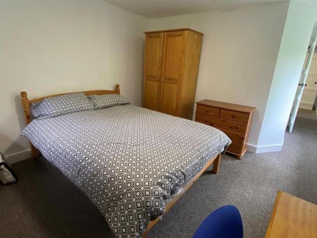 Room for rent in Hales Place, The Bridge