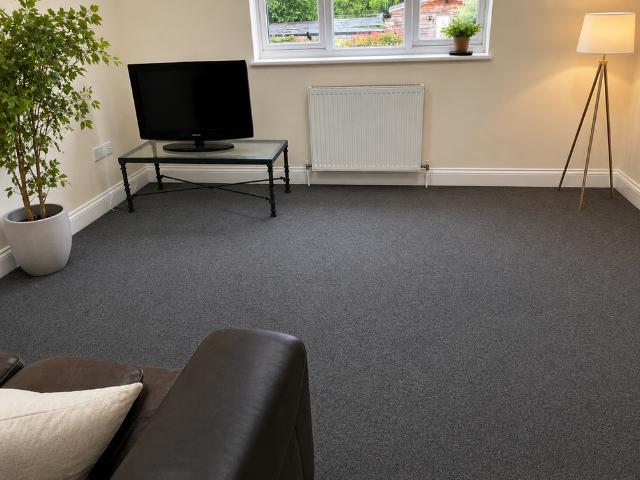 Room for rent in Caterham on the Hill, Hillview