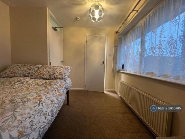 Room for rent in Regent Quay, Oad Street