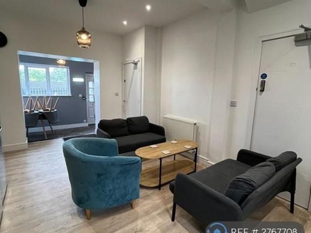 Room for rent in Bay Hall, Kirklees