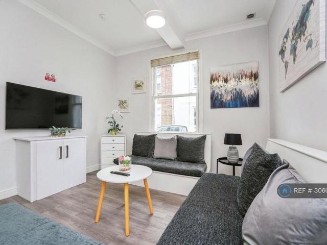 Room for rent in Marle Hill, Cheltenham