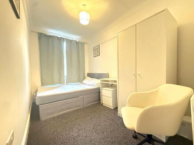 Room for rent in Monks Orchard, Kent
