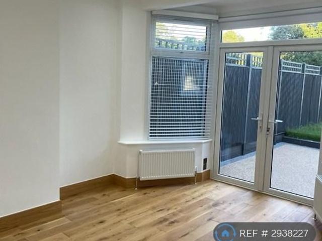 Room for rent in Cockfosters, Greater London