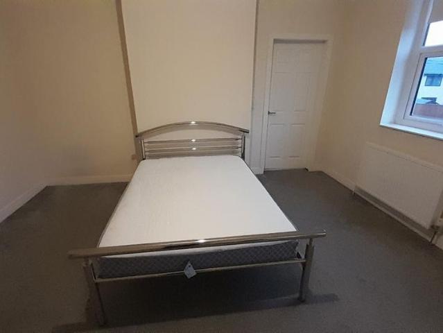 Room for rent in Fitzwilliam, West Yorkshire