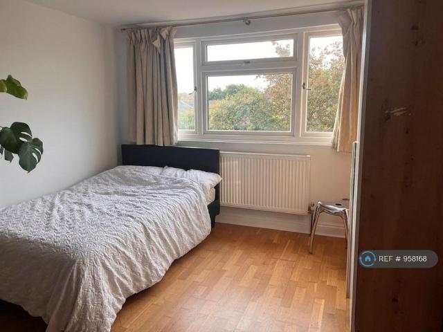 Room for rent in The Grange Estate, Greater London