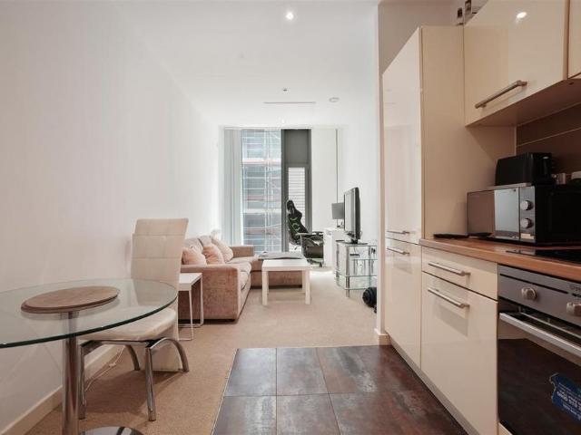 Room for rent in City Centre, Isle Of Man