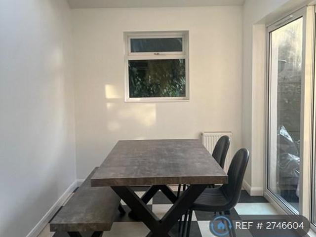 Room for rent in Navestock Side, Essex