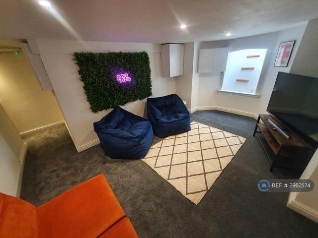 Room for rent in St John's, Worcestershire