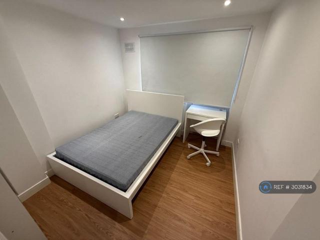 Room for rent in Wallington, Greater London