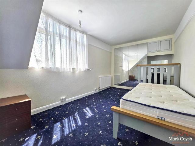 Room for rent in Pachesham Park, Surrey