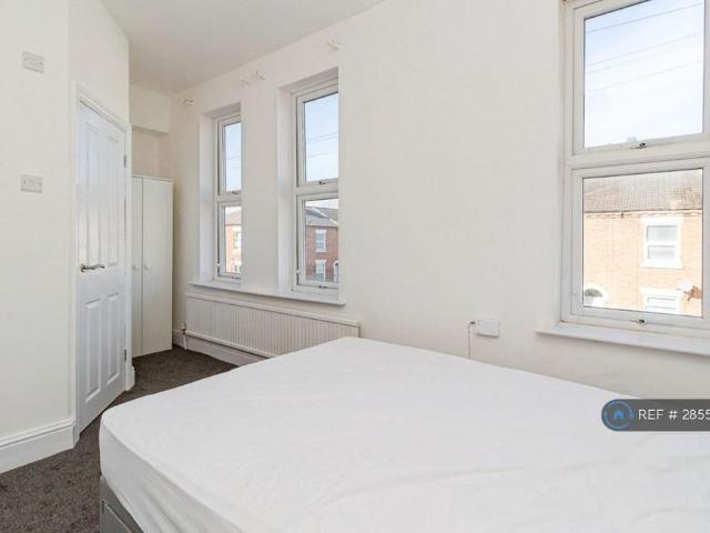 Room for rent in Baswich, Staffordshire