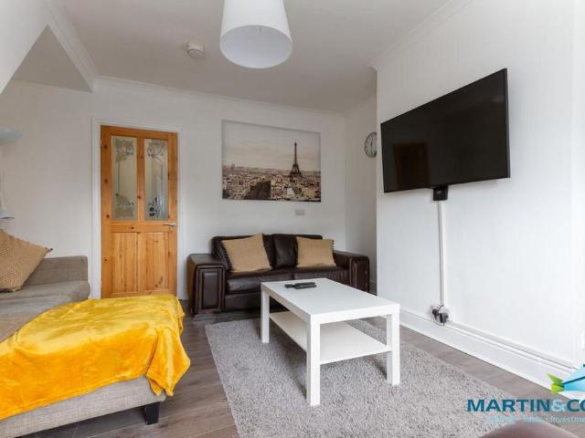Room for rent in Greaves, Bare
