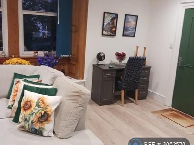 Room for rent in Greengates, West Yorkshire