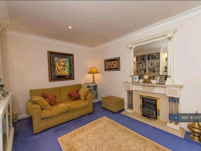 Room for rent in Lee Bank, Greater Manchester