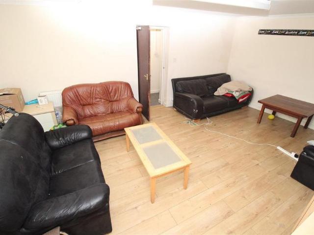 Room for rent in Pontypridd, Wales