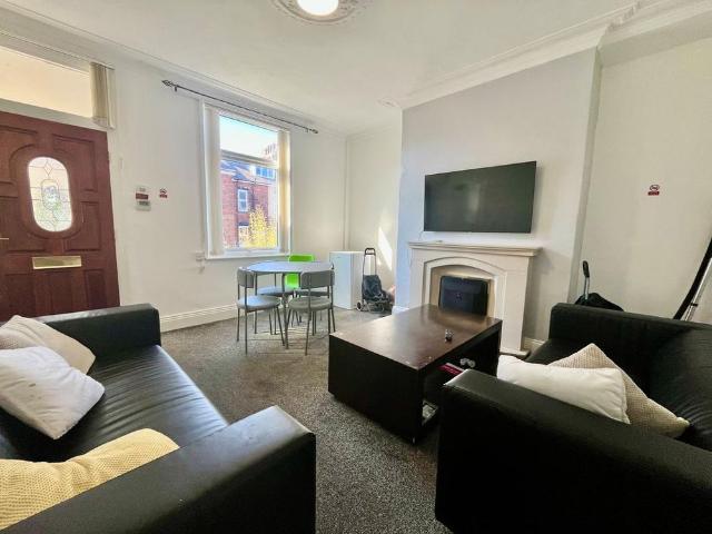 Room for rent in Armley, West Yorkshire