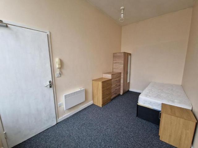 Room for rent in Gorse Hill, Trafford Park