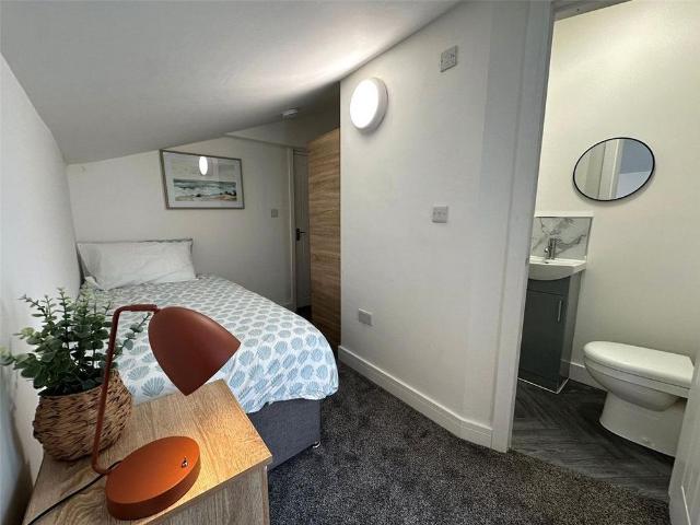 Room for rent in West Bank, Widnes