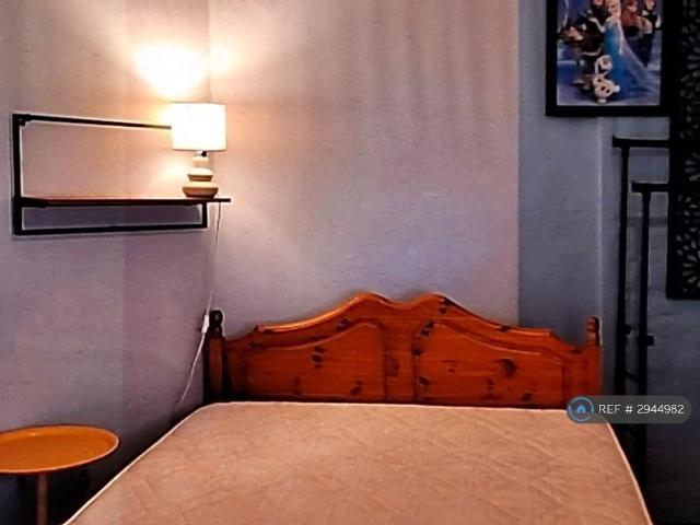 Room for rent in Vange, Essex
