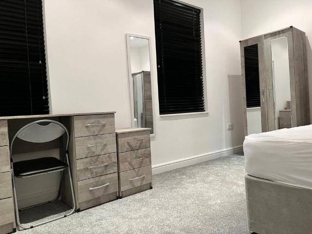 Room for rent in Baswich, Staffordshire