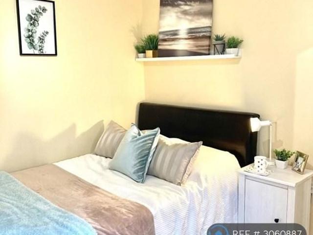 Room for rent in Ottershaw, Runnymede