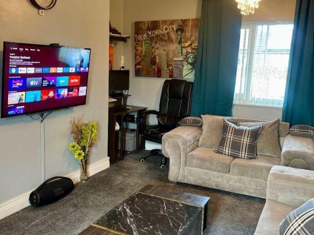 Room for rent in Rhodes, Burnedge
