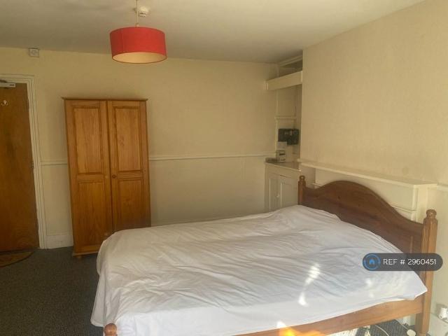 Room for rent in Charlotteville, Guildford