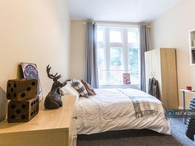Room for rent in Lascelles Hall, Kirkburton