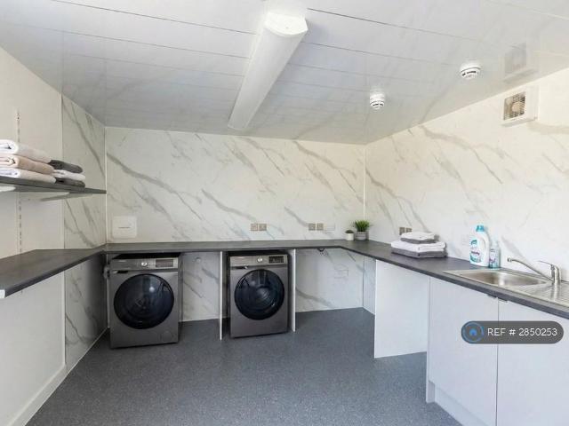 Room for rent in Hilltown, Scotland