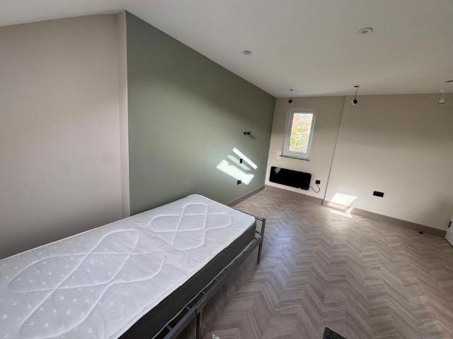 Room for rent in Hillview, Surrey