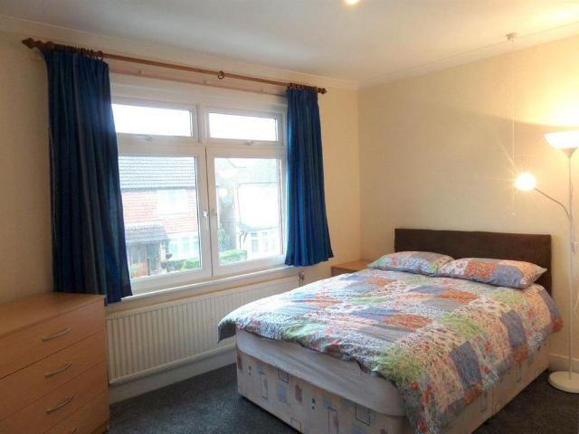 Room for rent in Lower Halliford, Surrey