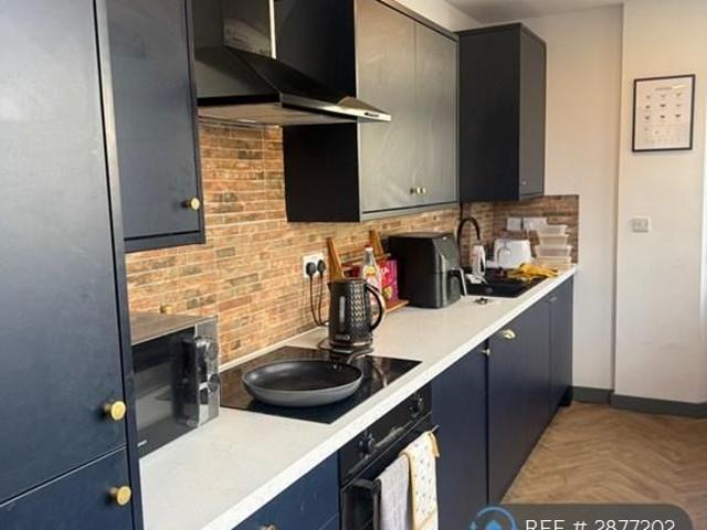 Room for rent in Lee Bank, Greater Manchester