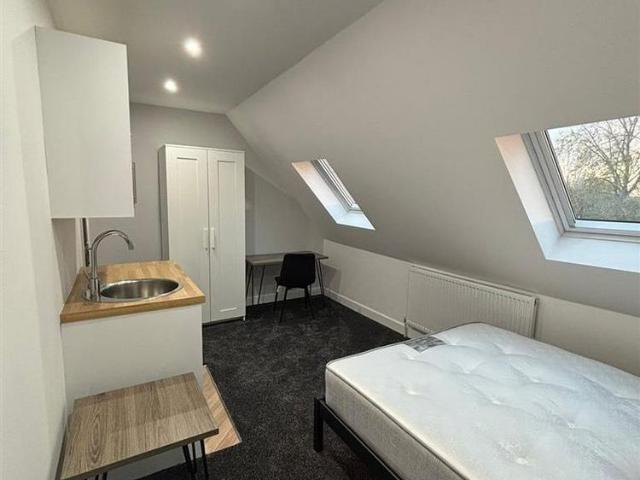 Room for rent in Cannon Park, West Midlands